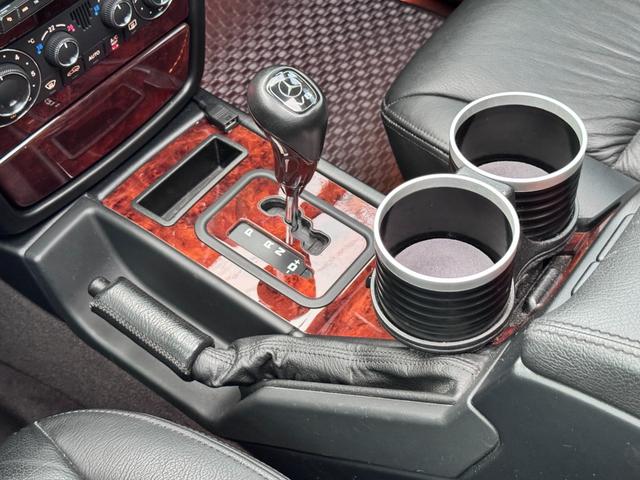 Gクラス G500 ロング 左H 黒革 SR カロッツェリアサイバーナビTV スピーカー、トゥイーターアンプセット リフトアップ 外オートステップ 外ドアミラー 外グリル ルーフライナー、SR張替済 AC修理済 冬タイヤあり(26枚目)