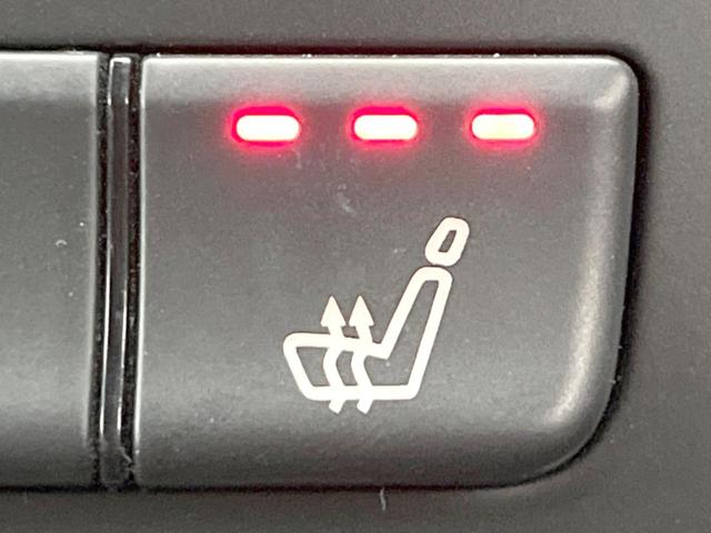 GLAクラス GLA250 4マチック スポーツ AMGレザーエクスクルーシブパッケージ レーダーセーフティパッケージ harman/kardon 黒革シート シートヒーター ディストロニックプラス 純正ナビ バックカメラ ルーフレール パドルシフト(7枚目)