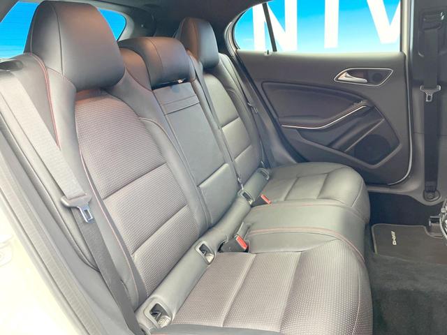 GLAクラス GLA250 4マチック スポーツ AMGレザーエクスクルーシブパッケージ レーダーセーフティパッケージ harman/kardon 黒革シート シートヒーター ディストロニックプラス 純正ナビ バックカメラ ルーフレール パドルシフト(12枚目)