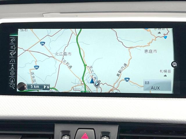 Ｘ１ ｘＤｒｉｖｅ　２０ｉ　Ｍスポーツ　コンフォートＰＫＧ　純正ナビ　バックカメラ　アルカンターラシート　Ｍスポーツサスペンション　ＬＥＤヘッドライト　電動リアゲート　純正１８インチアルミホイール　ＥＴＣ　禁煙車（4枚目）