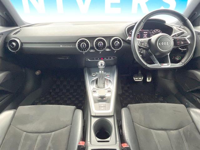 ＴＴクーペ ２．０ＴＦＳＩ　クワトロ　Ｓラインパッケージ　アシスタンスパッケージ　バーチャルコックピット　純正ナビ　バックカメラ　クルーズコントロール　アルカンターラシート　純正１８インチアルミホイール　Ｓラインスポーツサスペンション（2枚目）