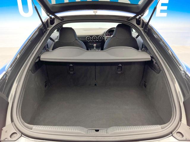 ＴＴクーペ ２．０ＴＦＳＩ　クワトロ　Ｓラインパッケージ　アシスタンスパッケージ　バーチャルコックピット　純正ナビ　バックカメラ　クルーズコントロール　アルカンターラシート　純正１８インチアルミホイール　Ｓラインスポーツサスペンション（12枚目）