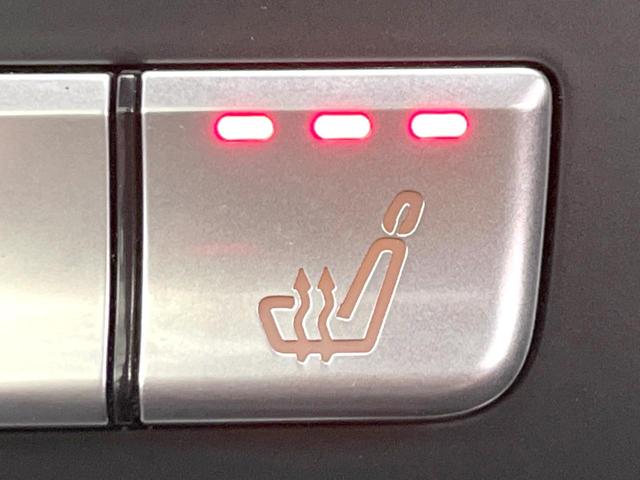 ＧＬＡクラス ＧＬＡ２５０　４マチック　レザーエクスクルーシブＰＫＧ　レーダーセーフティＰＫＧ　サンルーフ　純正ナビ　バックカメラ　ｈａｒｍａｎ／ｋａｒｄｏｎ　黒革シート　シートヒーター　パワーシート　純正１８インチアルミホイール（7枚目）