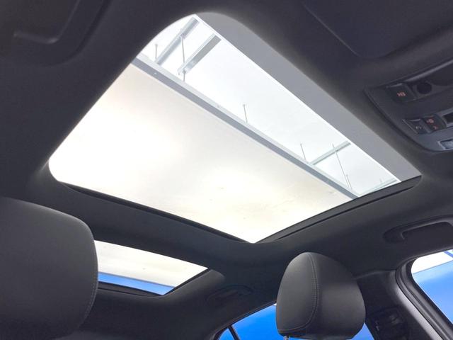 ＧＬＡクラス ＧＬＡ２２０　４マチック　後期モデル　プレミアムパッケージ　レーダーセーフティパッケージ　パノラミックスライデイングルーフ　黒革シート　シートヒーター　ｈａｒｍａｎ／ｋａｒｄｏｎ　純正ナビ　バックカメラ　ＬＥＤヘッドライト（4枚目）