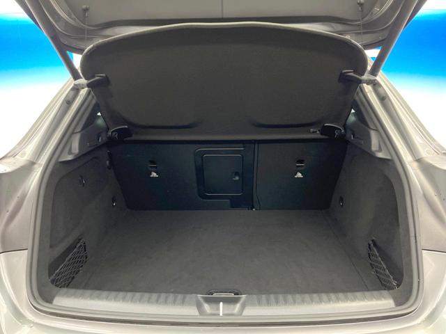 ＧＬＡクラス ＧＬＡ２２０　４マチック　後期モデル　プレミアムパッケージ　レーダーセーフティパッケージ　パノラミックスライデイングルーフ　黒革シート　シートヒーター　ｈａｒｍａｎ／ｋａｒｄｏｎ　純正ナビ　バックカメラ　ＬＥＤヘッドライト（14枚目）