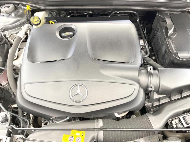 ＧＬＡクラス ＧＬＡ２２０　４マチック　後期モデル　プレミアムパッケージ　レーダーセーフティパッケージ　パノラミックスライデイングルーフ　黒革シート　シートヒーター　ｈａｒｍａｎ／ｋａｒｄｏｎ　純正ナビ　バックカメラ　ＬＥＤヘッドライト（21枚目）