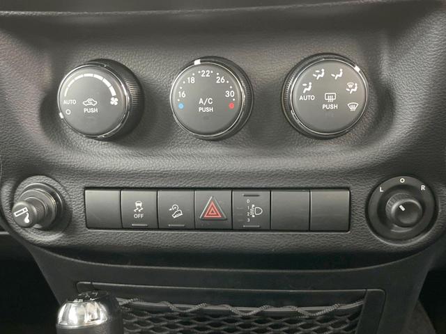 ジープ・ラングラーアンリミテッド スポーツ カロッツェリアナビ 地デジTV ガイドライン付きバックカメラ サイドカメラ クルーズコントロール 純正17インチアルミホイール ダウンヒルアシスト ETC(24枚目)