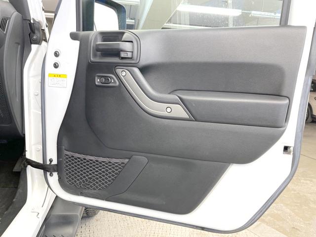 ジープ・ラングラーアンリミテッド スポーツ カロッツェリアナビ 地デジTV ガイドライン付きバックカメラ サイドカメラ クルーズコントロール 純正17インチアルミホイール ダウンヒルアシスト ETC(42枚目)