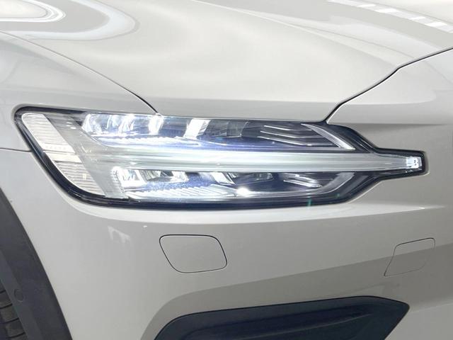 Ｖ６０ クロスカントリー　Ｔ５　ＡＷＤ　プロ　プラスパッケージ　パノラマサンルーフ　ｈａｒｍａｎ／ｋａｒｄｏｎ　アイボリーレザーシート　ベンチレーションシート　シートヒーター　ステアリングヒーター　アダプティブクルーズコントロール（14枚目）