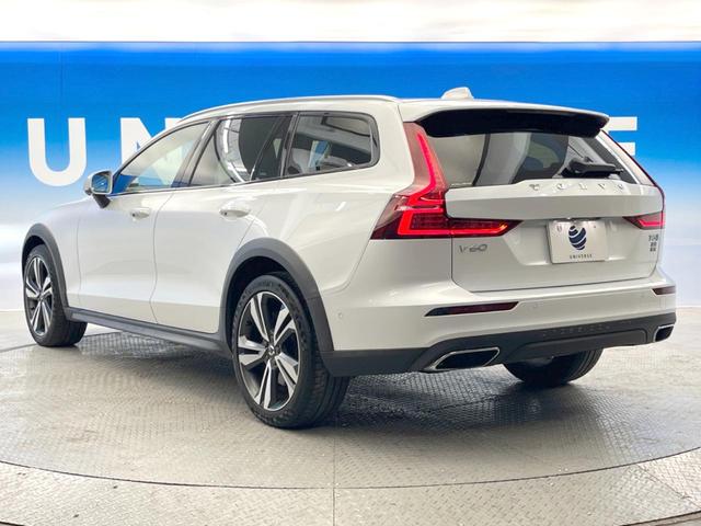 Ｖ６０ クロスカントリー　Ｔ５　ＡＷＤ　プロ　プラスパッケージ　パノラマサンルーフ　ｈａｒｍａｎ／ｋａｒｄｏｎ　アイボリーレザーシート　ベンチレーションシート　シートヒーター　ステアリングヒーター　アダプティブクルーズコントロール（19枚目）