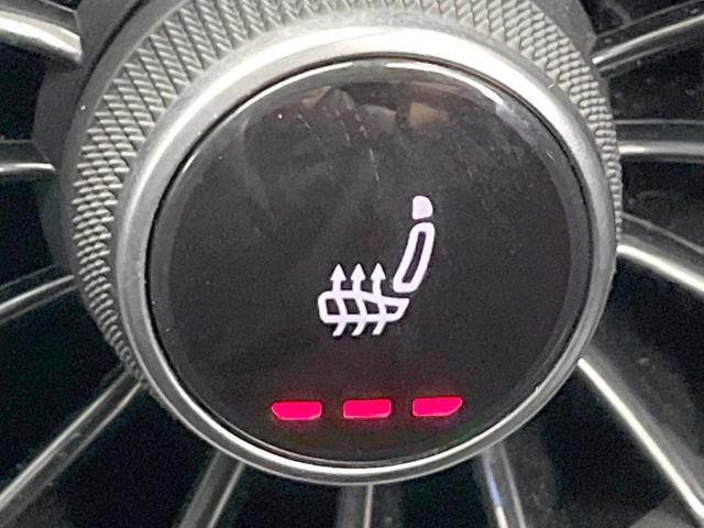 ＴＴクーペ ２．０ＴＦＳＩ　クワトロ　レザーパッケージ　アシスタンスパッケージアドバンスト　マトリクスＬＥＤヘッドライト　純正ナビ　バックカメラ　黒革シート　シートヒーター　バーチャルコックピット　クルーズコントロール　パーキングシステム（4枚目）