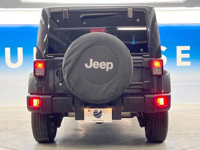 ジープ・ラングラーアンリミテッド サハラ SAHARA刺?入り黒革シート シートヒーター クルーズコントロール メモリナビ バック/サイドカメラ フルセグ Bluetooth接続 オートライト 純正18インチアルミホイール ETC車載器(16枚目)