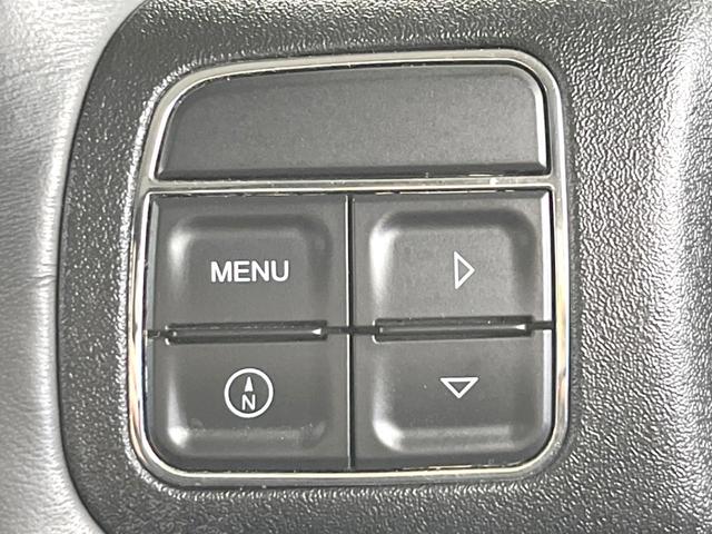 ジープ・ラングラーアンリミテッド サハラ SAHARA刺?入り黒革シート シートヒーター クルーズコントロール メモリナビ バック/サイドカメラ フルセグ Bluetooth接続 オートライト 純正18インチアルミホイール ETC車載器(30枚目)