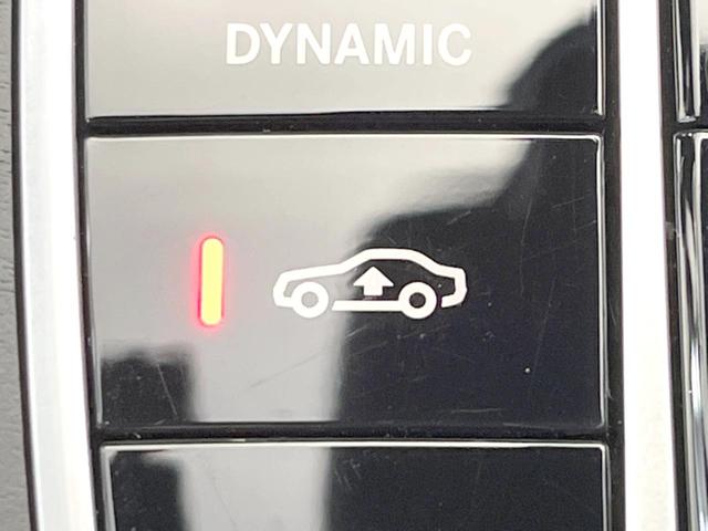 Ｃクラス Ｃ２００　４マチックロレウスエデシンスポーツプラスＰ　特別仕様車　パノラミックスライディングルーフ　レーダーセーフティパッケージ　エアサスペンション　ヘッドアップディスプレイ　黒革シート　パワーシート　シートヒーター　マルチビームＬＥＤ　純正ナビＴＶ（6枚目）