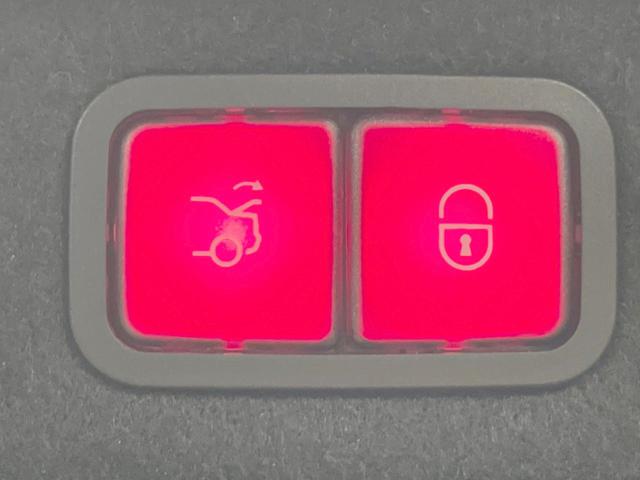 Ｃクラス Ｃ２００　４マチックロレウスエデシンスポーツプラスＰ　特別仕様車　パノラミックスライディングルーフ　レーダーセーフティパッケージ　エアサスペンション　ヘッドアップディスプレイ　黒革シート　パワーシート　シートヒーター　マルチビームＬＥＤ　純正ナビＴＶ（27枚目）