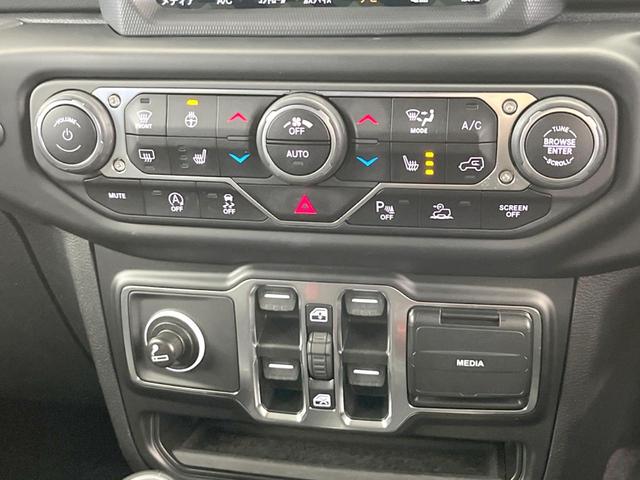 ジープ・ラングラーアンリミテッド サハラ 純正ナビ バックカメラ レーダークルーズコントロール 黒革シート シートヒーター ステアリングヒーター ALPINEサウンドシステム LEDヘッドライト ETC 17インチアルミホイール(28枚目)