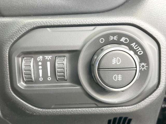 ジープ・ラングラーアンリミテッド サハラ 純正ナビ バックカメラ レーダークルーズコントロール 黒革シート シートヒーター ステアリングヒーター ALPINEサウンドシステム LEDヘッドライト ETC 17インチアルミホイール(41枚目)