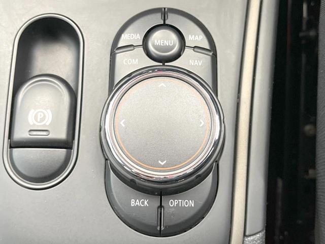 ＭＩＮＩ クーパーＤ　クロスオーバー　オール４　ペッパーパッケージ　アダプティブＬＥＤヘッドランプ　アクティブクルーズコントロール　シートヒーター　電動リアゲート　バックカメラ　クリアランスソナー　純正ナビ　Ｂｌｕｅｔｏｏｔｈ　ＥＴＣ（35枚目）