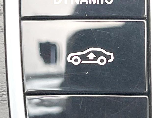 Cクラス C200 4マチックアバンギャルド AMGライン レーダーセーフティパッケージ ベーシックパッケージ 黒革シート シートヒーター ディストロニックプラス 純正ナビ バックカメラ パークトロニック LEDヘッドライト ブラインドスポットアシスト(8枚目)