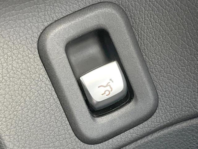 Cクラス C200 4マチックアバンギャルド AMGライン レーダーセーフティパッケージ ベーシックパッケージ 黒革シート シートヒーター ディストロニックプラス 純正ナビ バックカメラ パークトロニック LEDヘッドライト ブラインドスポットアシスト(45枚目)