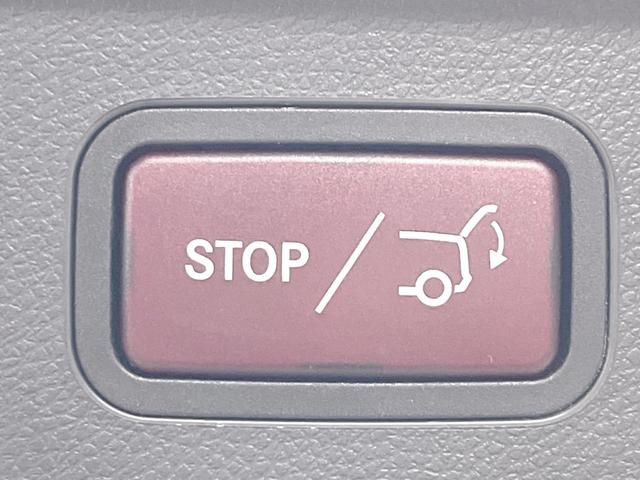 GLAクラス GLA220 4マチック プレミアムPKG レーダーセーフティPKG パノラミックスライディングルーフ HarmanKardonサウンドシステム 黒革シート シートヒーター 純正ナビ フルセグ バックカメラ キーレスゴー(8枚目)