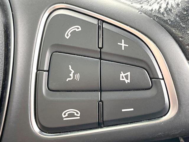 GLAクラス GLA220 4マチック プレミアムPKG レーダーセーフティPKG パノラミックスライディングルーフ HarmanKardonサウンドシステム 黒革シート シートヒーター 純正ナビ フルセグ バックカメラ キーレスゴー(32枚目)