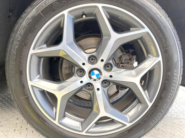 Ｘ１ ｘＤｒｉｖｅ　１８ｄ　ｘライン　純正ナビ　バックカメラ　１８インチ５本Ｙ字スポークアルミホイール　クロストラック革コンビシート　パーキングアシスト　禁煙車　シートヒーター　ＢＬＵＥＴＯＯＴＨ　スマートキー　クリアランスソナー　ＥＴＣ（24枚目）