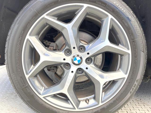 Ｘ１ ｘＤｒｉｖｅ　１８ｄ　ｘライン　純正ナビ　バックカメラ　１８インチ５本Ｙ字スポークアルミホイール　クロストラック革コンビシート　パーキングアシスト　禁煙車　シートヒーター　ＢＬＵＥＴＯＯＴＨ　スマートキー　クリアランスソナー　ＥＴＣ（25枚目）