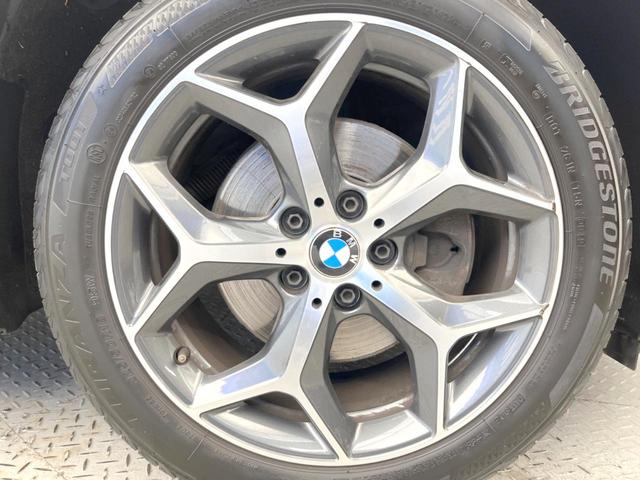 Ｘ１ ｘＤｒｉｖｅ　１８ｄ　ｘライン　純正ナビ　バックカメラ　１８インチ５本Ｙ字スポークアルミホイール　クロストラック革コンビシート　パーキングアシスト　禁煙車　シートヒーター　ＢＬＵＥＴＯＯＴＨ　スマートキー　クリアランスソナー　ＥＴＣ（26枚目）