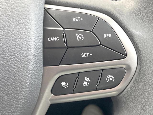 ジープ・チェロキー S-モデル 100台限定特別仕様車 黒革シート ベンチレーション シートヒーター Uコネクト純正ナビ アダプティブクルーズコントロール バックカメラ LEDヘッドライト 純正19インチアルミホイール パドルシフト(4枚目)