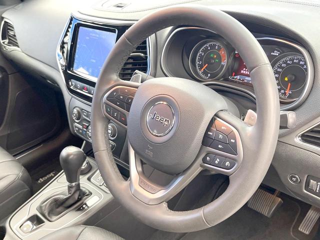 ジープ・チェロキー S-モデル 100台限定特別仕様車 黒革シート ベンチレーション シートヒーター Uコネクト純正ナビ アダプティブクルーズコントロール バックカメラ LEDヘッドライト 純正19インチアルミホイール パドルシフト(11枚目)