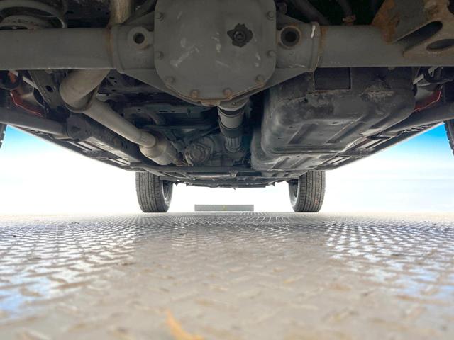 ジープ・ラングラーアンリミテッド サハラ　ローンチエディション　特別仕様車　クルーズコントロール　ステアリングヒーター　シートヒーター　ＪＥＥＰロゴ入り黒革シート　Ｕコネクト純正ナビ　バックカメラ　ＬＥＤヘッドライト　フルセグ　純正１８インチアルミホイール（22枚目）