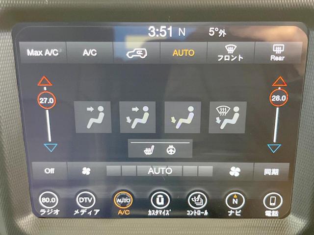 ジープ・ラングラーアンリミテッド サハラ　ローンチエディション　特別仕様車　クルーズコントロール　ステアリングヒーター　シートヒーター　ＪＥＥＰロゴ入り黒革シート　Ｕコネクト純正ナビ　バックカメラ　ＬＥＤヘッドライト　フルセグ　純正１８インチアルミホイール（23枚目）