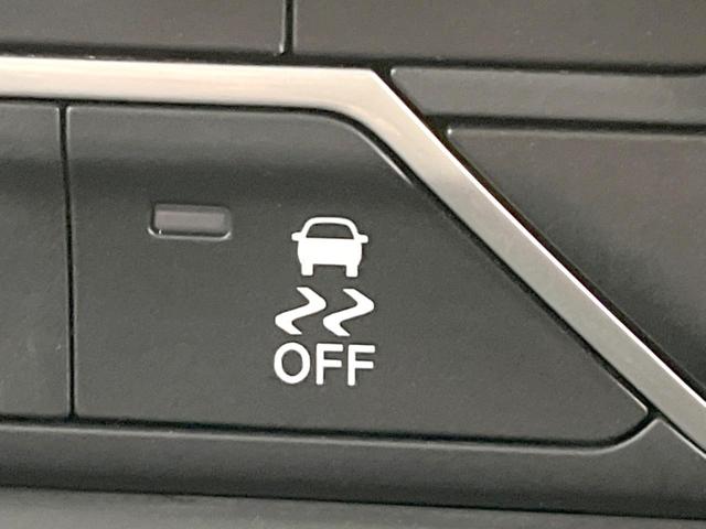 ジープ・ラングラーアンリミテッド サハラ　ローンチエディション　特別仕様車　クルーズコントロール　ステアリングヒーター　シートヒーター　ＪＥＥＰロゴ入り黒革シート　Ｕコネクト純正ナビ　バックカメラ　ＬＥＤヘッドライト　フルセグ　純正１８インチアルミホイール（31枚目）