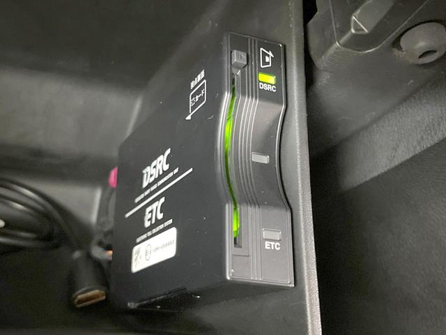 ジープ・ラングラーアンリミテッド サハラ　ローンチエディション　特別仕様車　クルーズコントロール　ステアリングヒーター　シートヒーター　ＪＥＥＰロゴ入り黒革シート　Ｕコネクト純正ナビ　バックカメラ　ＬＥＤヘッドライト　フルセグ　純正１８インチアルミホイール（42枚目）