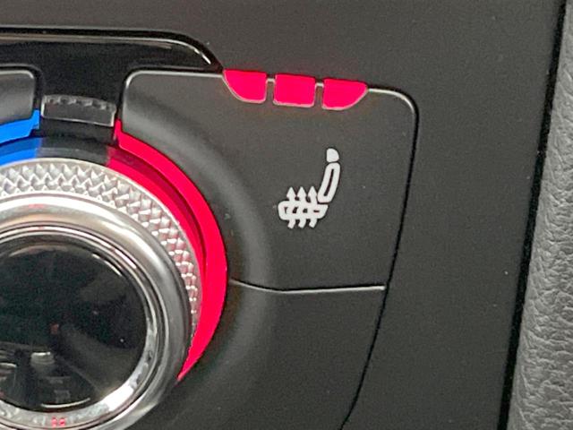 Ａ４アバント ２．０ＴＦＳＩクワトロ　アーバンスタイルエディション　特別仕様車　純正ナビ／ＴＶ　バックカメラ　シートヒーター　パワーシート　電動リアゲート　純正１７インチアルミホイール　ルーフレール　ターボ　ＥＴＣ　禁煙車　クリアランスソナー　デュアルオートエアコン（7枚目）