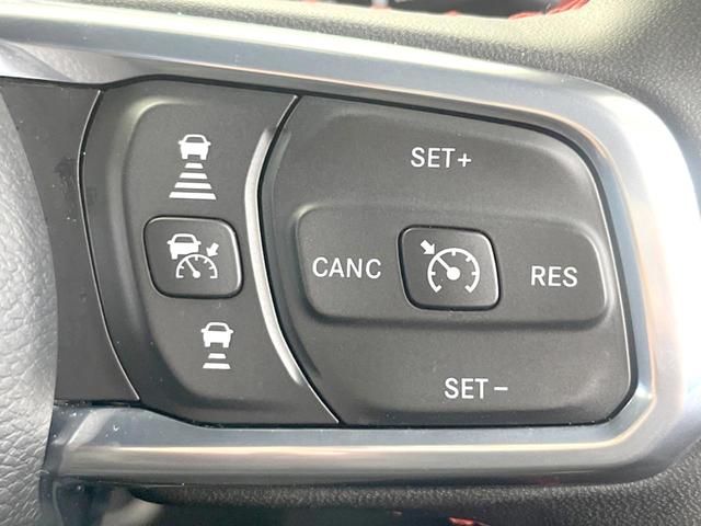 ジープ・ラングラーアンリミテッド ルビコンリミテEDウィズサンライダフリTフォーハドT 250台限定特別仕様車 黒革シート 前席シートヒーター アダプティブクルーズコントロール LEDヘッドライト 純正ナビ バックカメラ ALPINEスピーカー ダウンヒルアシスト(6枚目)