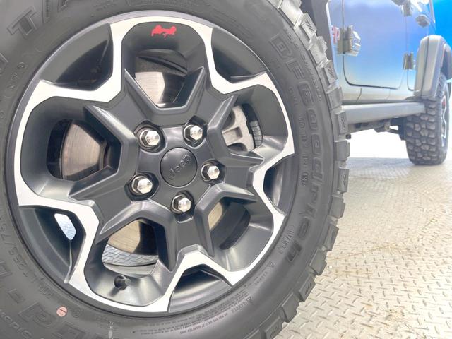 ジープ・ラングラーアンリミテッド ルビコンリミテEDウィズサンライダフリTフォーハドT 250台限定特別仕様車 黒革シート 前席シートヒーター アダプティブクルーズコントロール LEDヘッドライト 純正ナビ バックカメラ ALPINEスピーカー ダウンヒルアシスト(14枚目)