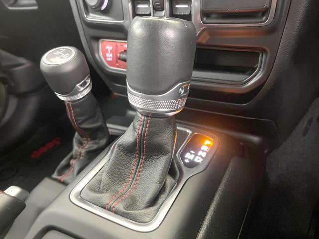 ジープ・ラングラーアンリミテッド ルビコンリミテEDウィズサンライダフリTフォーハドT 250台限定特別仕様車 黒革シート 前席シートヒーター アダプティブクルーズコントロール LEDヘッドライト 純正ナビ バックカメラ ALPINEスピーカー ダウンヒルアシスト(29枚目)