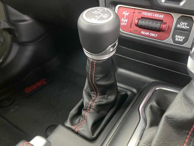 ジープ・ラングラーアンリミテッド ルビコンリミテEDウィズサンライダフリTフォーハドT 250台限定特別仕様車 黒革シート 前席シートヒーター アダプティブクルーズコントロール LEDヘッドライト 純正ナビ バックカメラ ALPINEスピーカー ダウンヒルアシスト(30枚目)