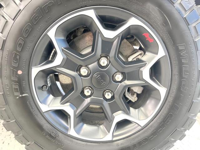 ジープ・ラングラーアンリミテッド ルビコンリミテEDウィズサンライダフリTフォーハドT 250台限定特別仕様車 黒革シート 前席シートヒーター アダプティブクルーズコントロール LEDヘッドライト 純正ナビ バックカメラ ALPINEスピーカー ダウンヒルアシスト(46枚目)