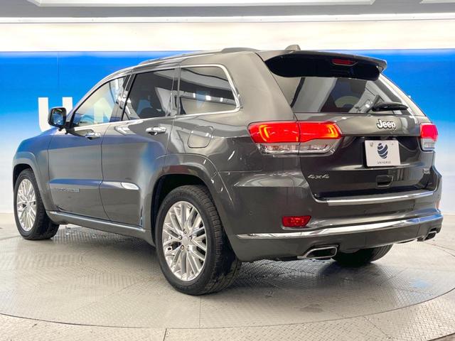 ジープ・グランドチェロキー サミット パノラミックサンルーフ Harman/Kardon 黒革シート シートベンチレーション アダプティブクルーズコントロール エアサスペンション 電動リアゲート 純正ナビ Bluetooth バックカメラ(19枚目)