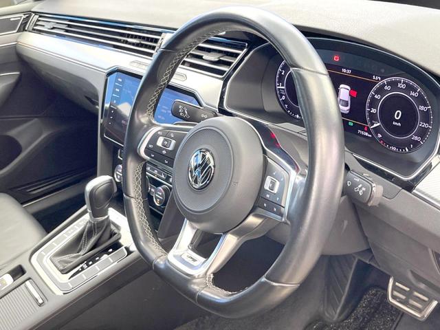 アルテオン ＴＳＩ　４モーション　Ｒラインアドバンス　ラグジュアリーパッケージ　パノラマスライディングルーフ　ＤＹＮＡＵＤＩＯサウンド　ＤｉｓｃｏｖｅｒＰｒｏナビ　黒革シート　シートヒーター　バックカメラ　電動リアゲート　アダプティブクルーズコントロール（11枚目）