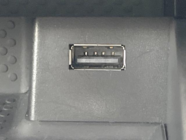 アルテオン ＴＳＩ　４モーション　Ｒラインアドバンス　ラグジュアリーパッケージ　パノラマスライディングルーフ　ＤＹＮＡＵＤＩＯサウンド　ＤｉｓｃｏｖｅｒＰｒｏナビ　黒革シート　シートヒーター　バックカメラ　電動リアゲート　アダプティブクルーズコントロール（34枚目）