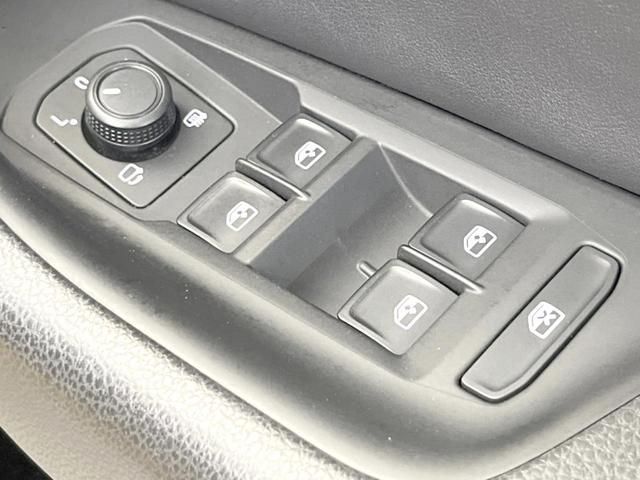 アルテオン ＴＳＩ　４モーション　Ｒラインアドバンス　ラグジュアリーパッケージ　パノラマスライディングルーフ　ＤＹＮＡＵＤＩＯサウンド　ＤｉｓｃｏｖｅｒＰｒｏナビ　黒革シート　シートヒーター　バックカメラ　電動リアゲート　アダプティブクルーズコントロール（56枚目）