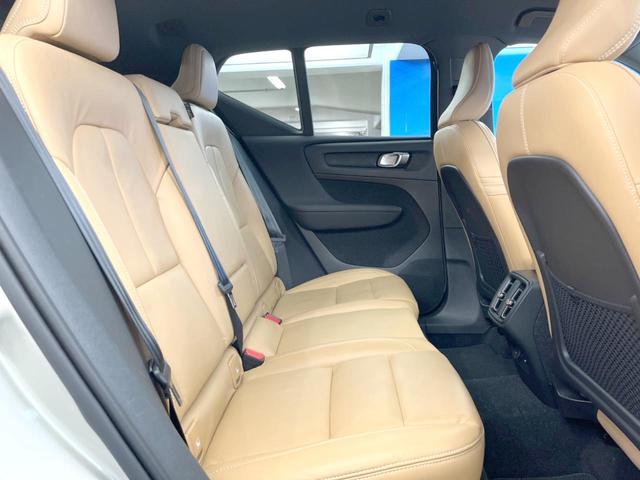 ＸＣ４０ Ｔ４　ＡＷＤ　インスクリプション　コンビニエンスＰＫＧ　純正ナビ　全周囲カメラ　茶革シート　全席シートヒーター　パワーシート　レーダークルーズコントロール　パワーバックドア　純正１９インチアルミ　ｈａｒｍａｎ／ｋａｒｄｏｎ　禁煙車（11枚目）