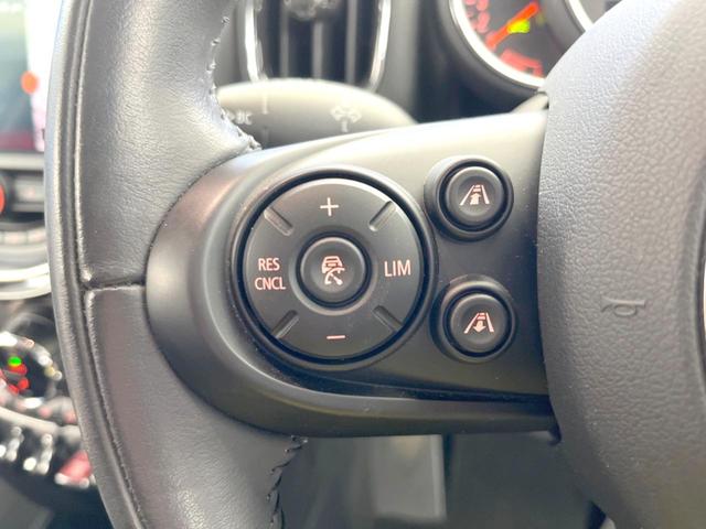 ＭＩＮＩ クーパーＳＤ　クロスオーバー　オール４　ペッパーＰＫＧ　純正ナビ　レーダークルーズ　衝突軽減システム　バックカメラ　電動リア　シートヒーター　純正１８インチアルミ　禁煙車　ｂｌｕｅｔｏｏｔｈ　ＬＥＤヘッドライト　電動格納ミラー（6枚目）