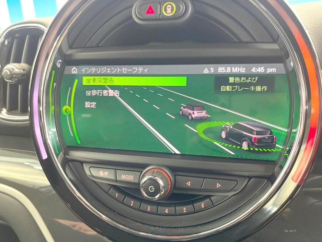 ＭＩＮＩ クーパーＳＤ　クロスオーバー　オール４　ペッパーＰＫＧ　純正ナビ　レーダークルーズ　衝突軽減システム　バックカメラ　電動リア　シートヒーター　純正１８インチアルミ　禁煙車　ｂｌｕｅｔｏｏｔｈ　ＬＥＤヘッドライト　電動格納ミラー（8枚目）