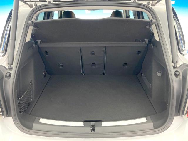 ＭＩＮＩ クーパーＳＤ　クロスオーバー　オール４　ペッパーＰＫＧ　純正ナビ　レーダークルーズ　衝突軽減システム　バックカメラ　電動リア　シートヒーター　純正１８インチアルミ　禁煙車　ｂｌｕｅｔｏｏｔｈ　ＬＥＤヘッドライト　電動格納ミラー（15枚目）