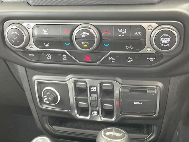 ジープ・ラングラーアンリミテッド スポーツ 純正ナビ アダプティブクルーズコントロール バックカメラ サイドカメラフロントカメラ 純正17インチアルミ 衝突軽減システム ETC bluetooth 盗難防止システム クリアランスソナー 禁煙車(36枚目)